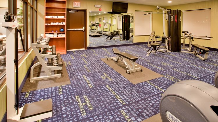 Holiday Inn Express & Suites St Robert Health Club