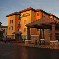 Holiday Inn Express Hotel & Suites