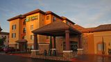 Holiday Inn Express Hotel & Suites Exterior
