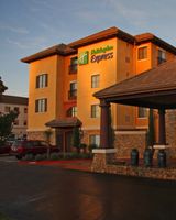 Holiday Inn Express Hotel & Suites