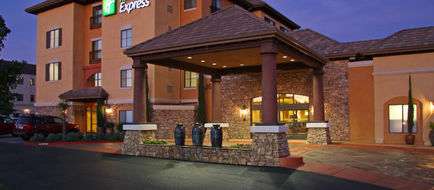 Holiday Inn Express Hotel & Suites Exterior
