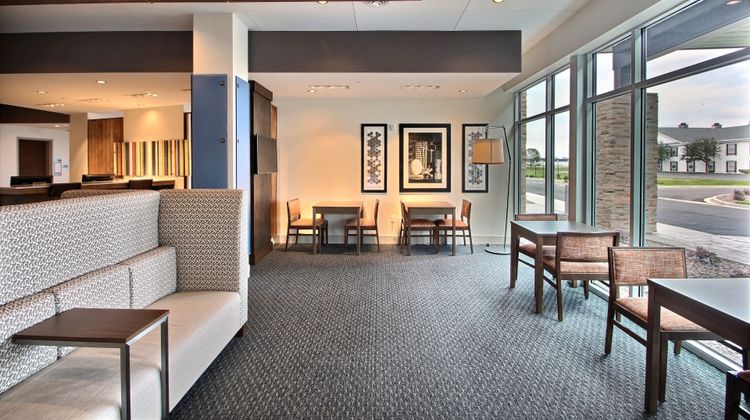 Holiday Inn Express & Suites Fond Du Lac Lobby
