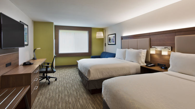 Holiday Inn Express - Portland Airport Suite