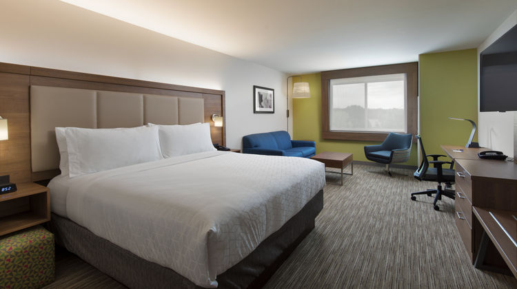 Holiday Inn Express - Portland Airport Suite