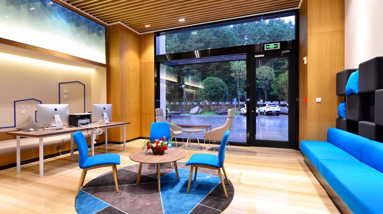 <b>Holiday Inn Express Luanchuan Lobby</b>. Images powered by <a href="https://www.leonardoworldwide.com/" title="Leonardo Worldwide" target="_blank">Leonardo</a>.