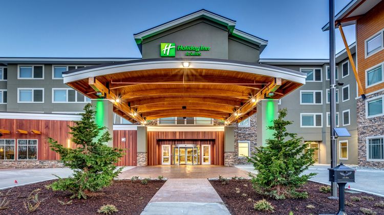Holiday Inn & Suites Bellingham Exterior