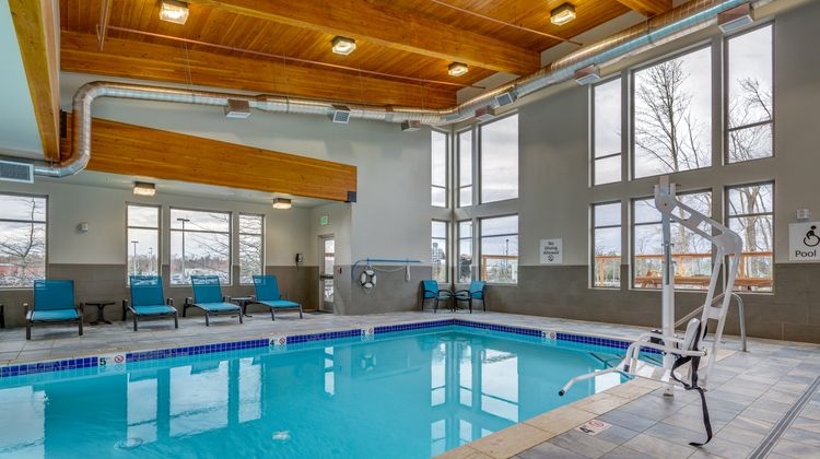 Holiday Inn & Suites Bellingham Pool