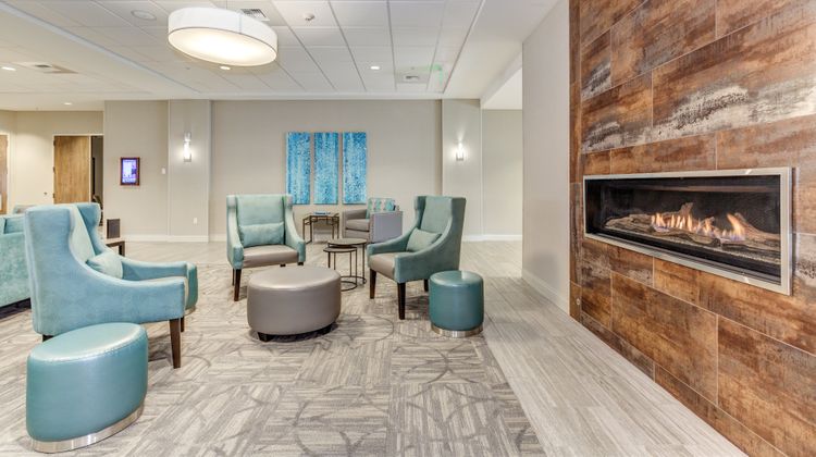 Holiday Inn & Suites Bellingham Lobby