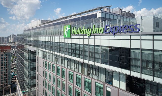 Holiday Inn Express Seoul Hongdae Exterior