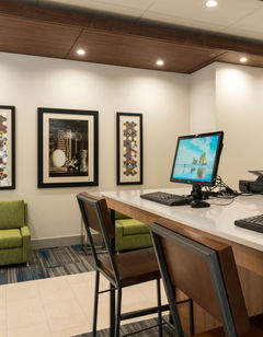 Holiday Inn Express & Suites Victoria