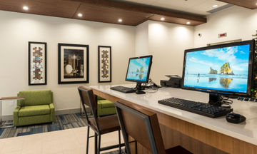 Holiday Inn Express & Suites Victoria