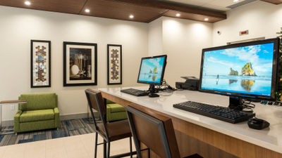 Holiday Inn Express & Suites Victoria