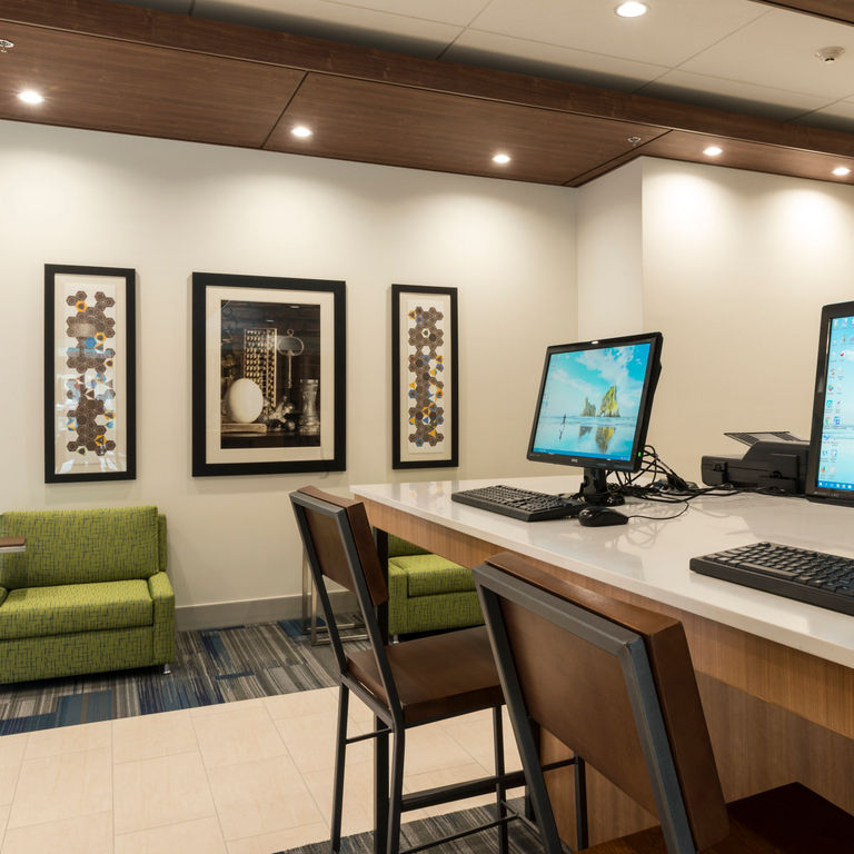 Holiday Inn Express & Suites Victoria