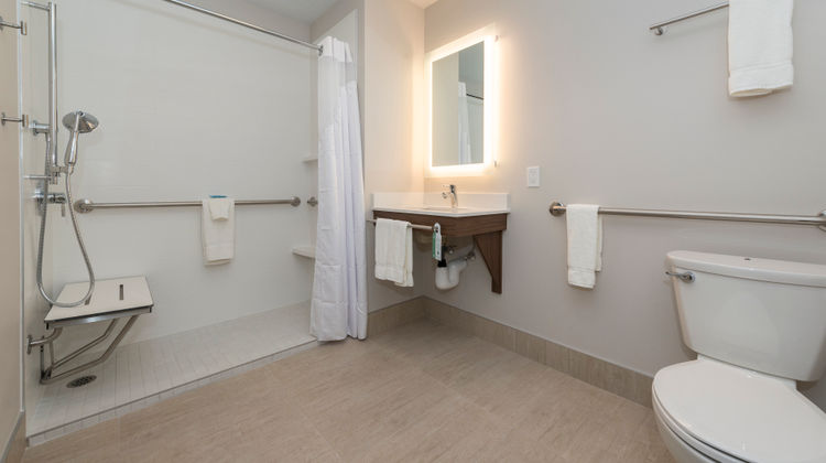 Holiday Inn Express & Suites Victoria Room