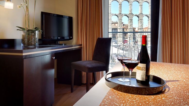 <b>Eurostars Plaza Acueducto Room</b>. Images powered by <a href="https://www.leonardoworldwide.com/" title="Leonardo Worldwide" target="_blank">Leonardo</a>.