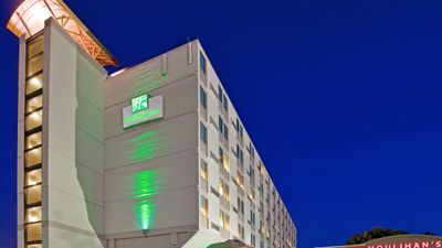 Holiday Inn Manhattan at the Campus