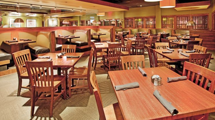 Holiday Inn Manhattan at the Campus Restaurant