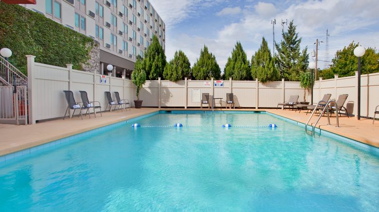 <b>Holiday Inn Manhattan at the Campus Pool</b>. Images powered by <a href="https://www.leonardoworldwide.com/" title="Leonardo Worldwide" target="_blank">Leonardo</a>.