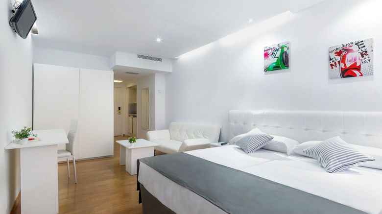 <b>BlueSense Madrid Genova Room</b>. Images powered by <a href="https://www.leonardoworldwide.com/" title="Leonardo Worldwide" target="_blank">Leonardo</a>.
