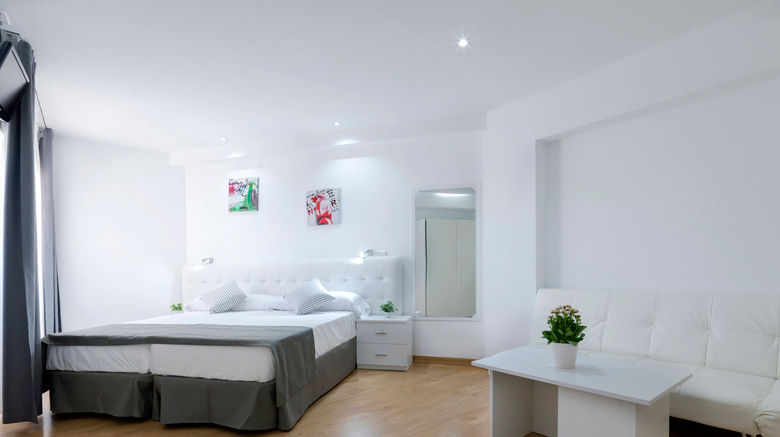 <b>BlueSense Madrid Genova Room</b>. Images powered by <a href="https://www.leonardoworldwide.com/" title="Leonardo Worldwide" target="_blank">Leonardo</a>.