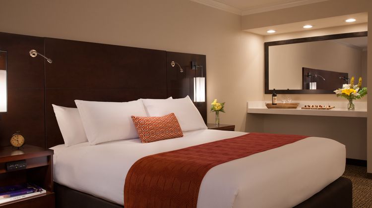 The Lakefront Anchorage Room
