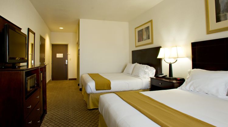 Holiday Inn Express & Suites Childress Room