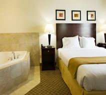 Holiday Inn Express & Suites Childress Room