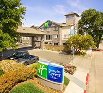 Holiday Inn Express & Suites Paso Robles Exterior
