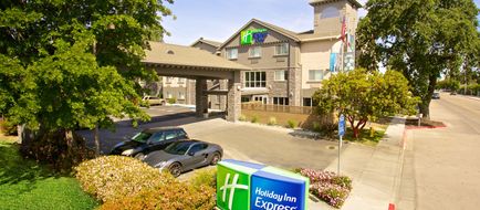 Holiday Inn Express & Suites Paso Robles Exterior