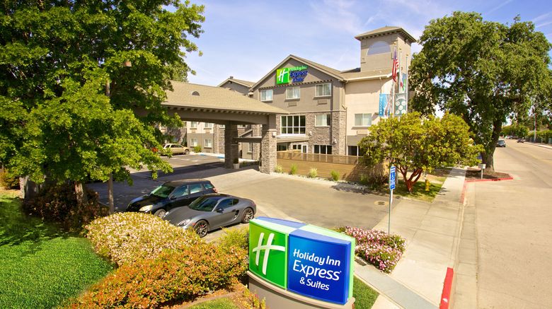 <b>Holiday Inn Express & Suites Paso Robles Exterior</b>. Images powered by <a href="https://www.leonardoworldwide.com/" title="Leonardo Worldwide" target="_blank">Leonardo</a>.