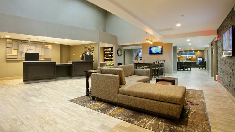 Holiday Inn Express & Suites Paso Robles Lobby