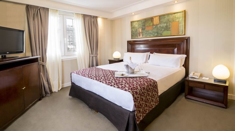 Claridge Hotel Room