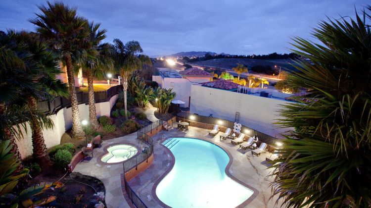 Holiday Inn Express Exterior