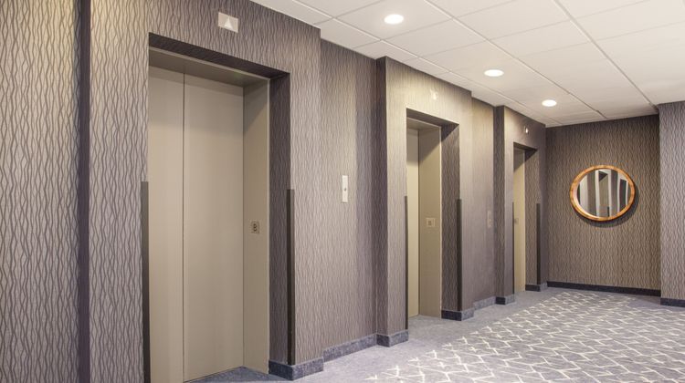 Holiday Inn Ottawa East Lobby
