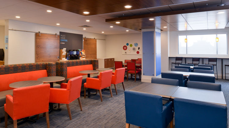 Holiday Inn Express & Stes Dwtn/Conv Ctr Lobby