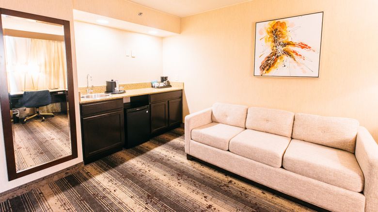 <b>Crowne Plaza Harrisburg Room</b>. Images powered by <a href="https://www.leonardoworldwide.com/" title="Leonardo Worldwide" target="_blank">Leonardo</a>.