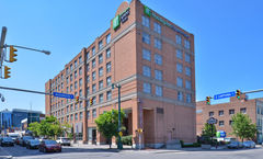 Holiday Inn Express & Suites Downtown