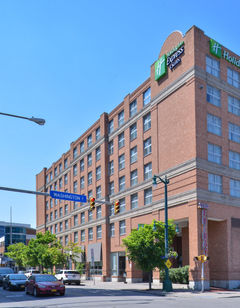 Holiday Inn Express & Suites Downtown