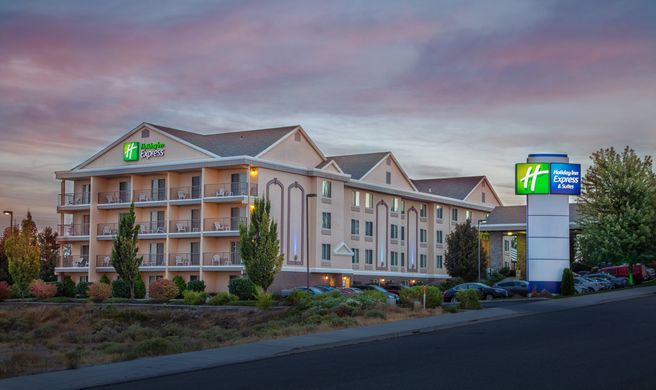 Holiday Inn Express & Suites Exterior