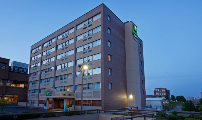 Holiday Inn Express Hotel & Suites Exterior