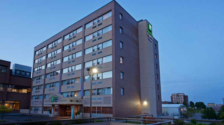 Holiday Inn Express Hotel & Suites Exterior