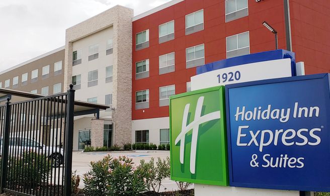Holiday Inn Express/Stes IAH - Beltway 8 Exterior