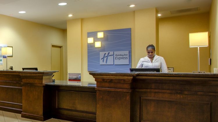 Holiday Inn Express/Stes SW State Lobby