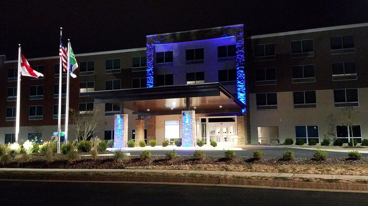 Holiday Inn Express & Suites Decatur Exterior
