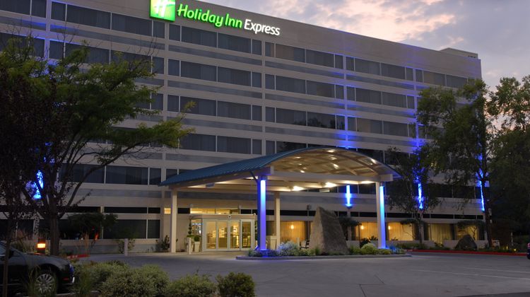 Holiday Inn Express Downtown Exterior