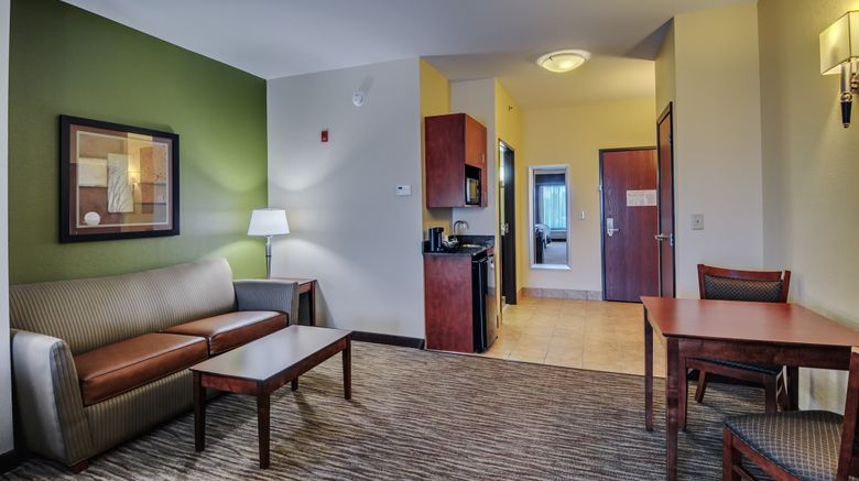 <b>Holiday Inn Express Suites Wytheville Room</b>. Images powered by <a href="https://www.leonardoworldwide.com/" title="Leonardo Worldwide" target="_blank">Leonardo</a>.