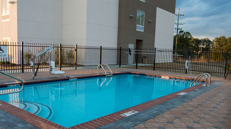 Holiday Inn Express Slidell Pool