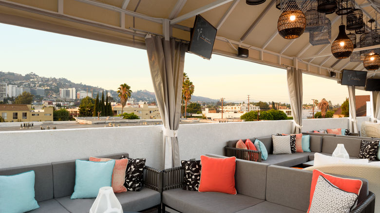 <b>Le Parc at Melrose Pool</b>. Images powered by <a href="https://www.leonardoworldwide.com/" title="Leonardo Worldwide" target="_blank">Leonardo</a>.