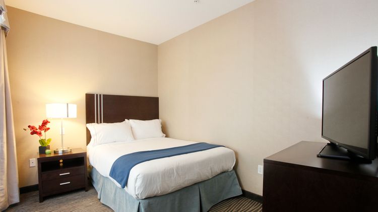 Holiday Inn Express Fort Saint John Suite