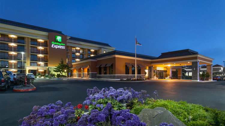 Holiday Inn Express At Monterey Bay Exterior